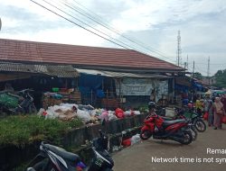 Kondisi Pasar Simpang Pematang Mesuji Memprihatinkan: Tumpukan Sampah dan PKL Semrawut Ganggu Pengunjung