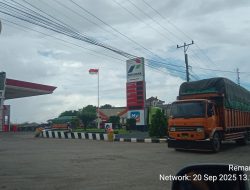Antrean Panjang BBM Solar di SPBU Simpang Pematang Mesuji Picu Keluhan Pengemudi