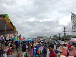Hari Pertama Ramadhan: Bahu Jalan Simpang Pematang Diserbu Pemburu Takjil