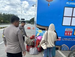 Petugas Pos PAM Exit Tol Simpang Pematang Regu I: Sahabat Warga yang Kesulitan Cari Angkutan Pulang Kampung