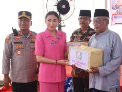Kapolres Mesuji Didampingi  Ketua Bhayangkari